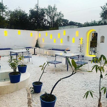Hotel The Offbeat Lounge à Udaipur Extérieur photo
