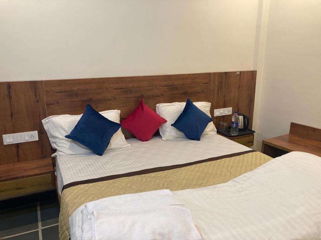 Hotel The Offbeat Lounge à Udaipur Extérieur photo