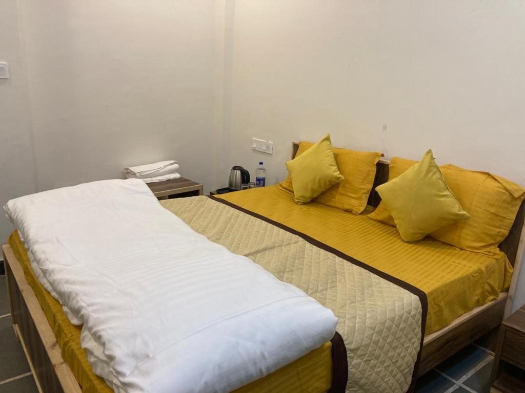Hotel The Offbeat Lounge à Udaipur Extérieur photo