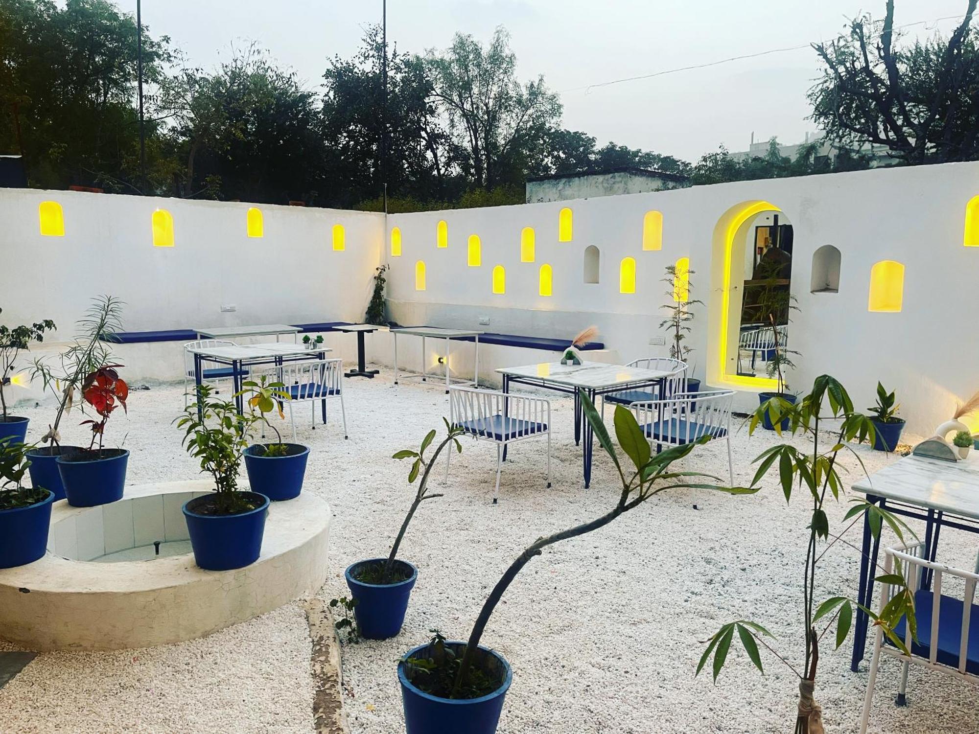 Hotel The Offbeat Lounge à Udaipur Extérieur photo